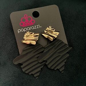 Post earring. Textured matte black/gold.